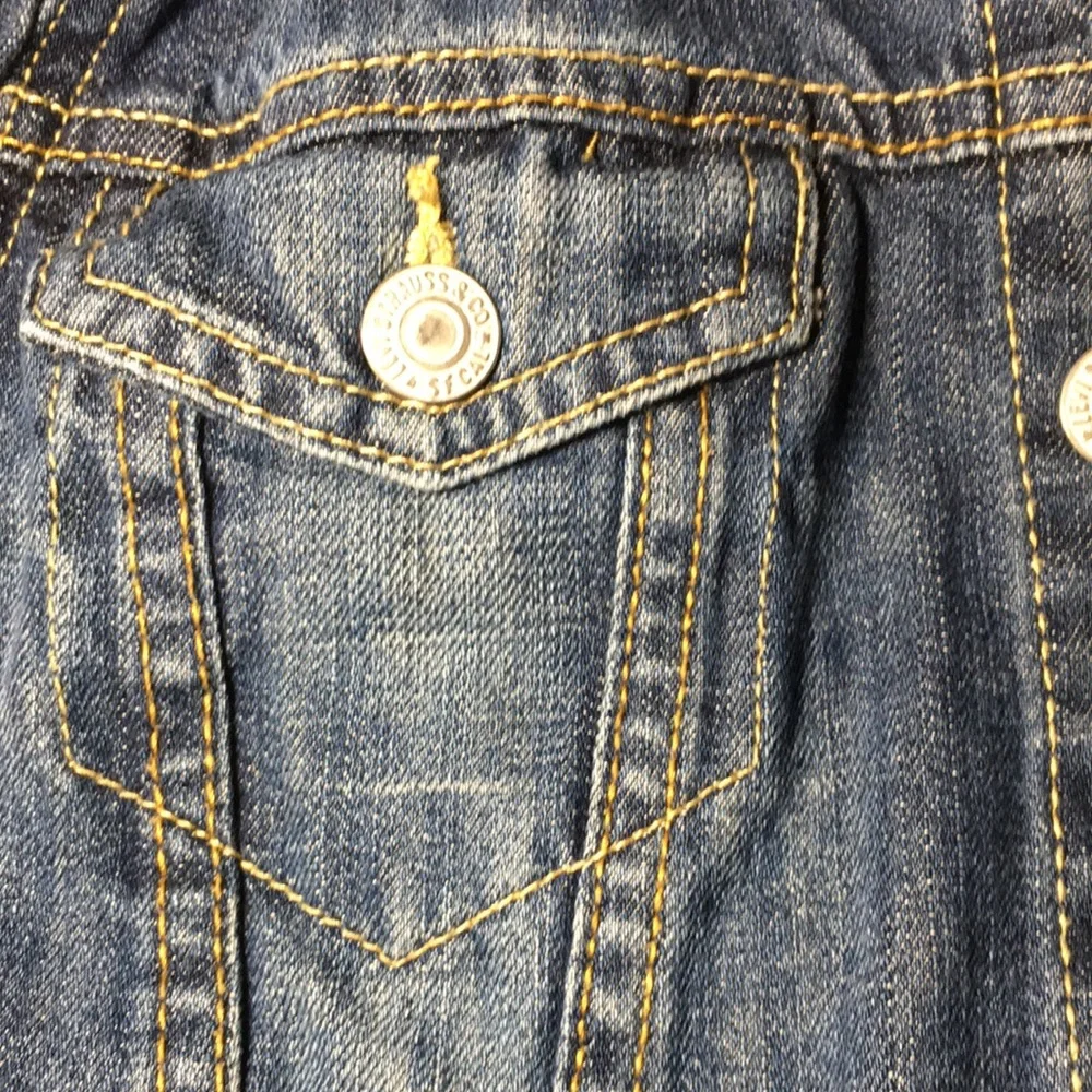 Levi’s classic trucker denim jean jacket size Small 8-10 years